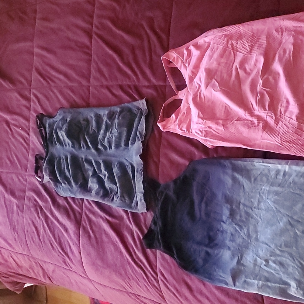 BUNDLE! Activewear tops X3